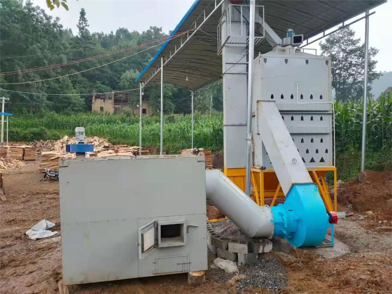 糧食烘干塔安裝現(xiàn)場(chǎng)